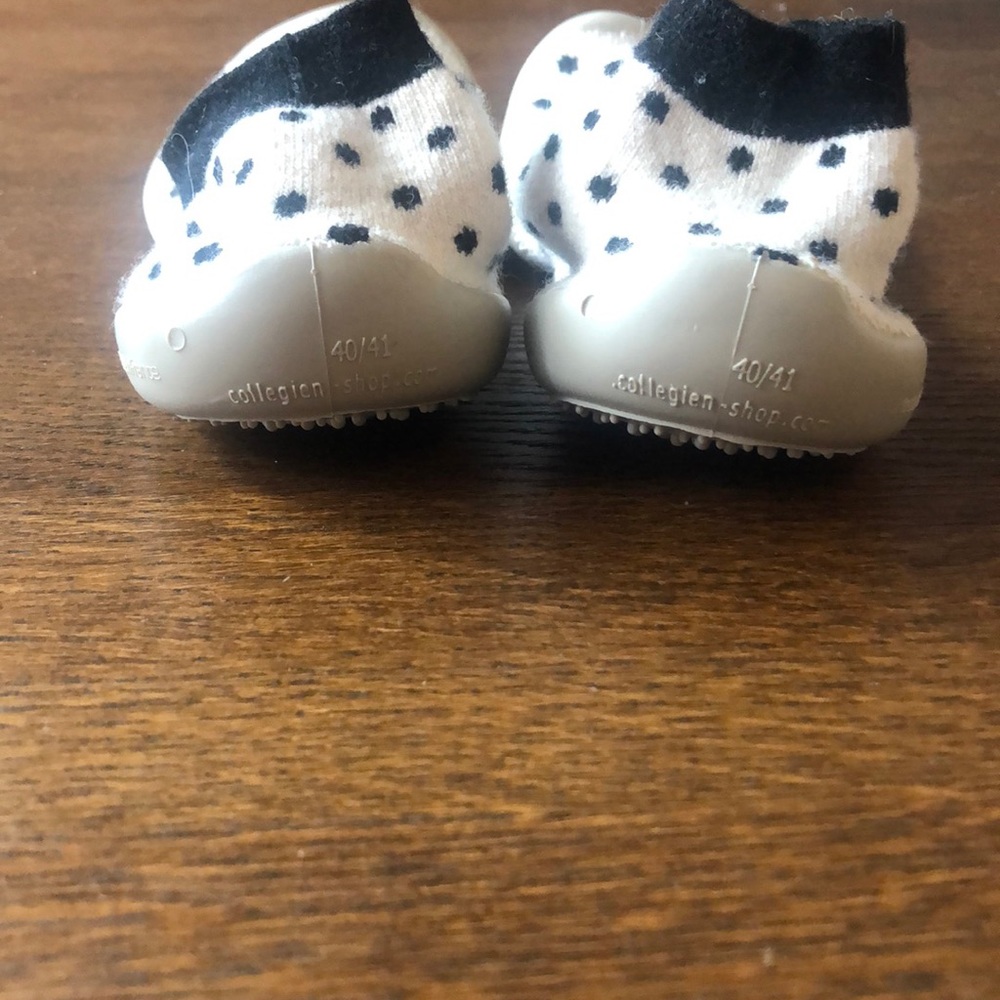 Slippers - Picture 3 of 4